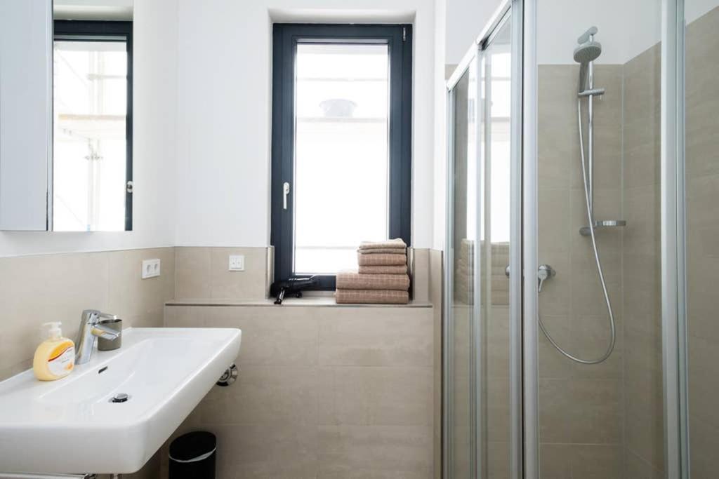 2 Bedroom Mauerpark-Apartment, Berlin Mitte View Calendar Kültér fotó